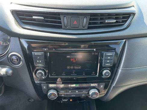 Used 2020 Nissan Rogue SV image 20