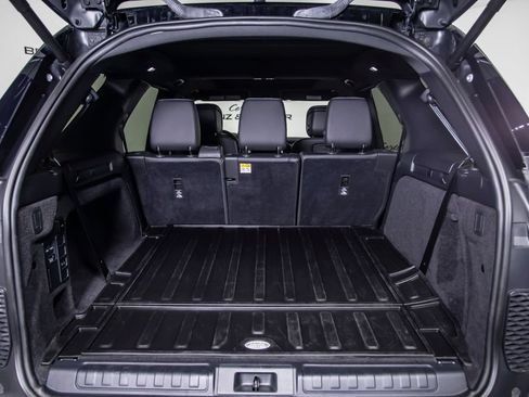 Used 2025 Land Rover Discovery Dynamic SE AWD/4WD image 8