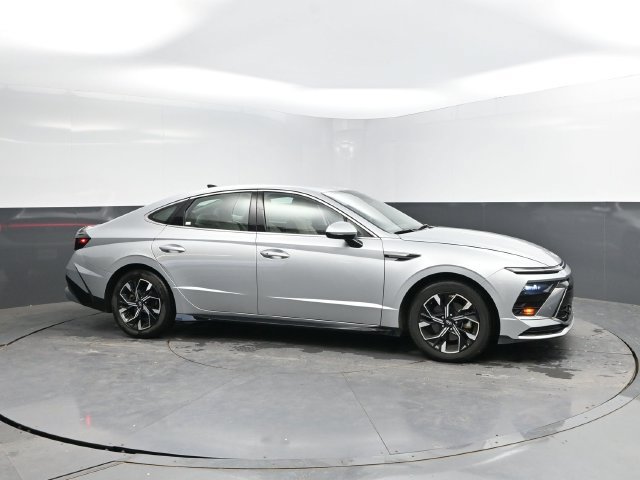 Used 2024 Hyundai Sonata SEL FWD image 3