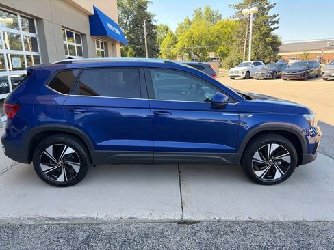 Used 2024 Volkswagen Taos SE w/ Panoramic Sunroof Package AWD/4WD image 9