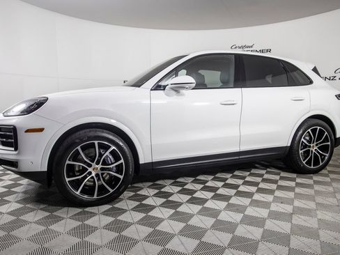 Used 2025 Porsche Cayenne AWD/4WD image 9