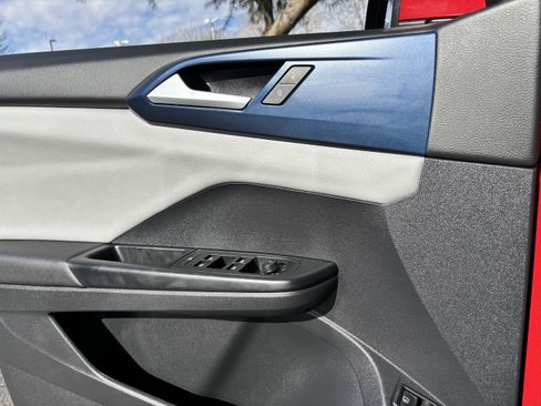 Certified 2022 Volkswagen Taos SE w/ Panoramic Sunroof Package image 20