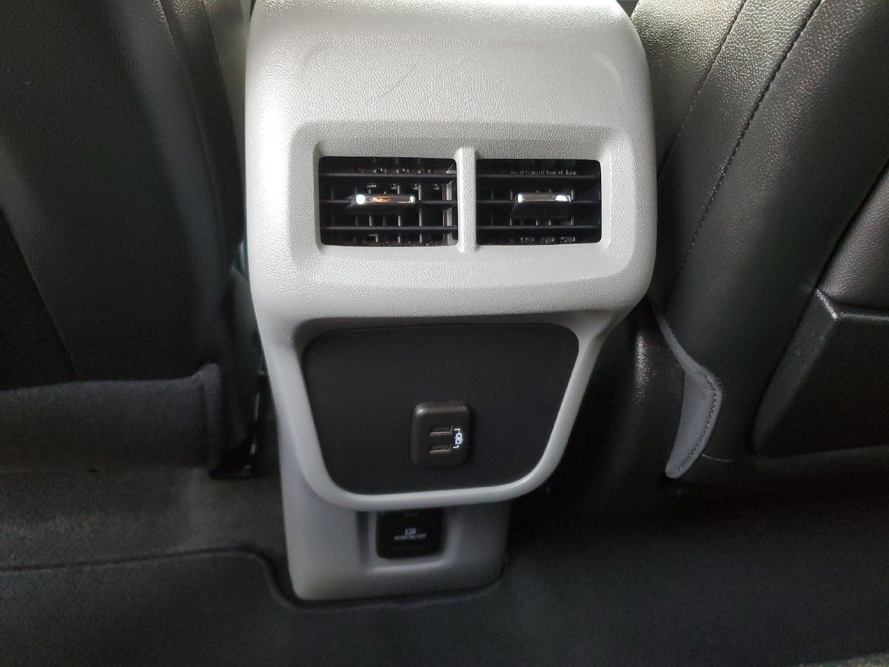 Used 2024 GMC Terrain SLT w/ Infotainment Package II FWD image 15
