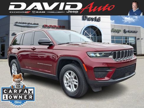 Used 2023 Jeep Grand Cherokee Laredo image 1