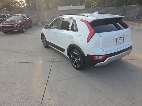 Used 2025 Kia Niro LX FWD image 8