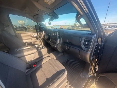 Used 2025 Chevrolet Silverado 2500 Custom w/ Custom Convenience Package image 11