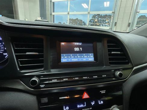 Used 2020 Hyundai Elantra SE w/ Cargo Package (C1) image 17