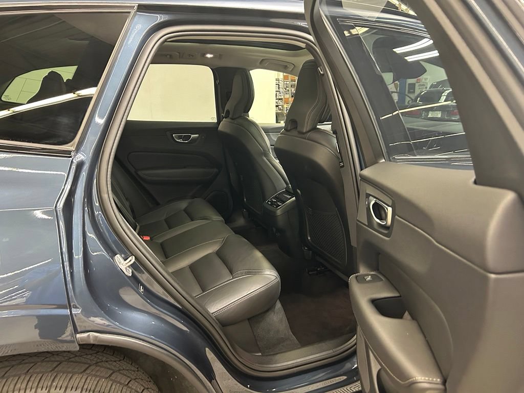 Used 2024 Volvo XC60 B5 Ultimate AWD/4WD image 13