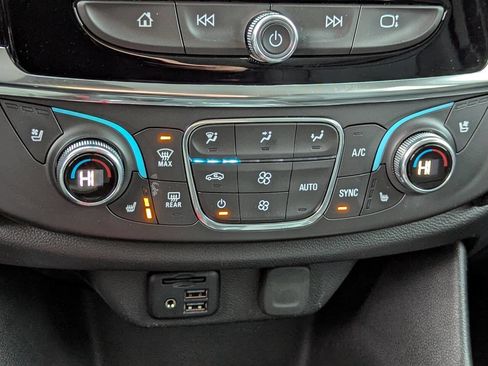 Used 2021 Chevrolet Traverse Premier image 22