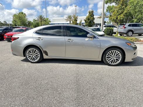 Used 2016 Lexus ES 350 w/ Ultra Luxury Package FWD image 7