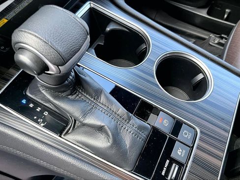 Used 2022 Toyota Sienna Platinum image 17