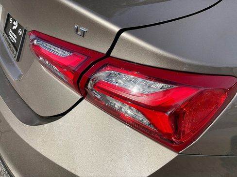 Used 2022 Chevrolet Malibu LT image 37