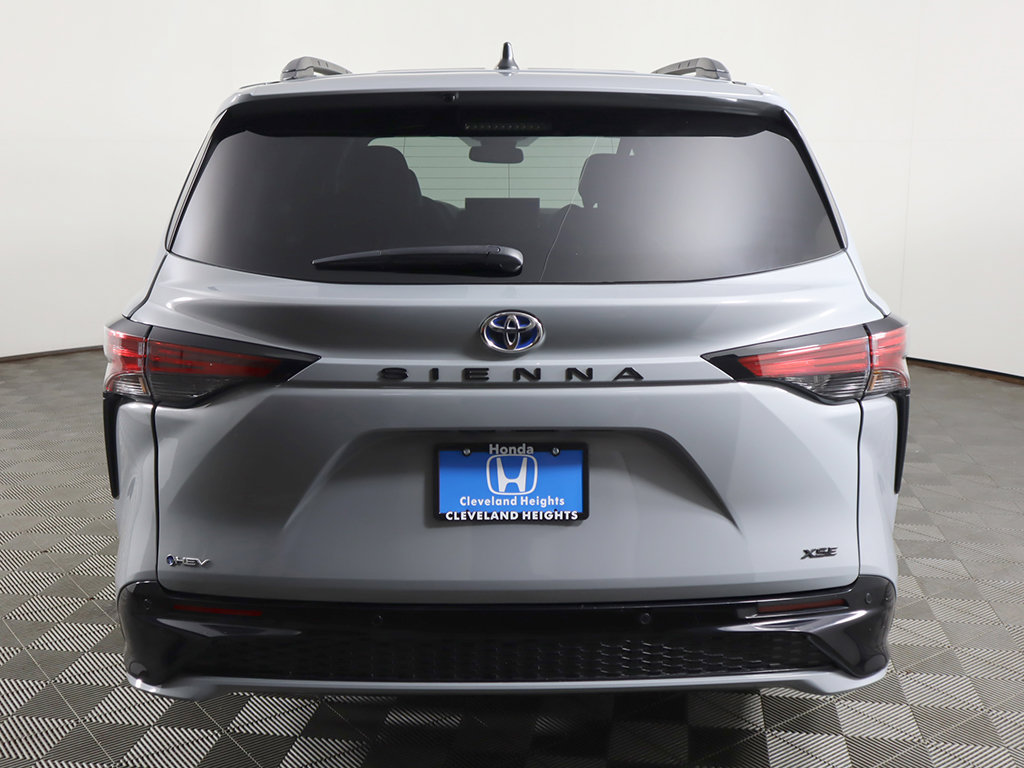 Used 2025 Toyota Sienna XSE FWD image 13