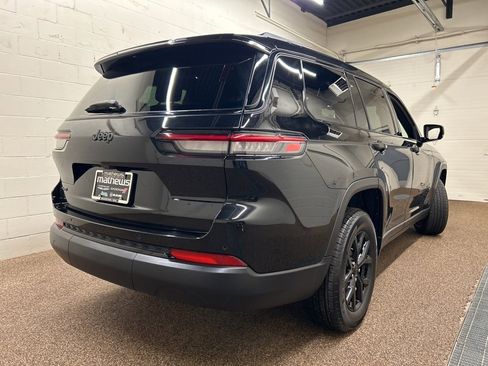 Used 2025 Jeep Grand Cherokee L Altitude image 2