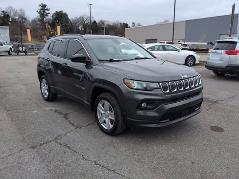 Certified 2022 Jeep Compass Latitude image 2