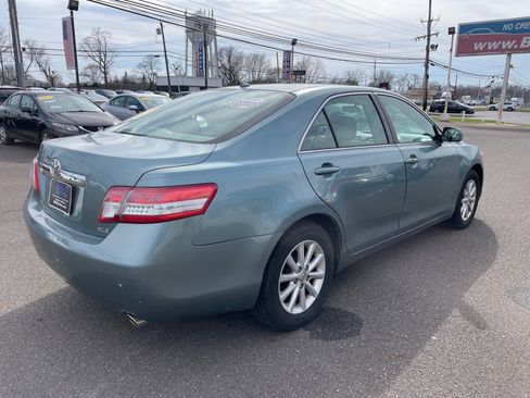 Used 2011 Toyota Camry XLE w/ SE/XLE Extra-Value Pkg image 3