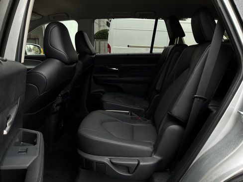 Used 2025 Toyota Grand Highlander FWD image 12