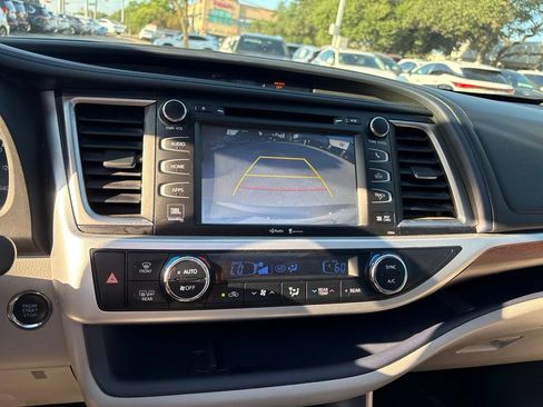 Used 2015 Toyota Highlander Limited FWD image 15