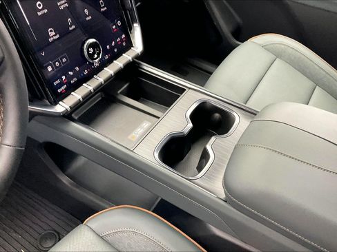 New 2026 GMC Acadia AT4 w/ Luxury Package AWD/4WD image 8