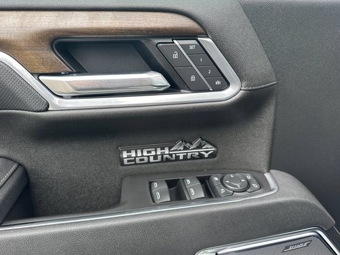 Used 2025 Chevrolet Silverado 1500 High Country AWD/4WD image 14