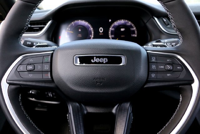New 2025 Jeep Grand Cherokee Altitude AWD/4WD image 11