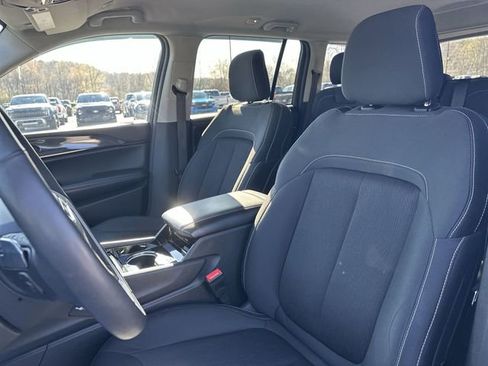 Used 2023 Jeep Grand Cherokee Laredo w/ Luxury Tech Group I AWD/4WD image 15