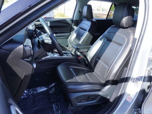 Used 2022 Ford Explorer XLT w/ Equipment Group 202A image 14