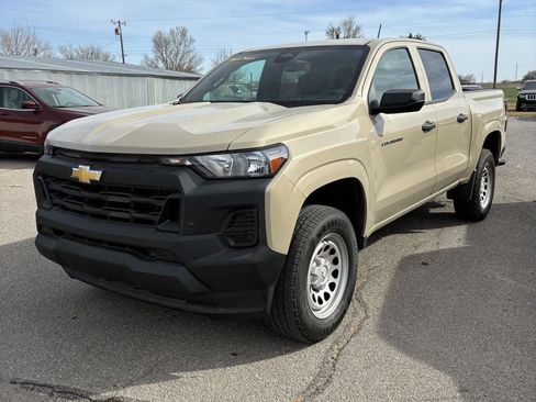 Used 2024 Chevrolet Colorado W/T image 1