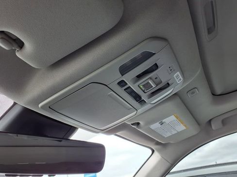 Used 2023 Toyota Highlander XLE AWD/4WD image 15