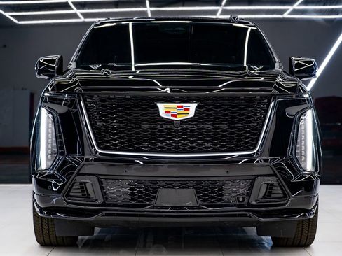 Used 2026 Cadillac Escalade ESV V AWD/4WD image 2
