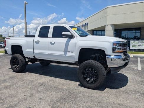 Used 2019 Chevrolet Silverado 1500 LT AWD/4WD image 3