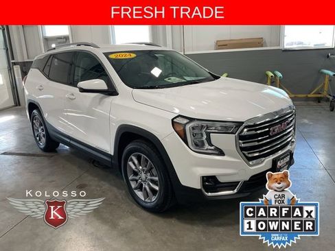 Used 2024 GMC Terrain SLT image 1