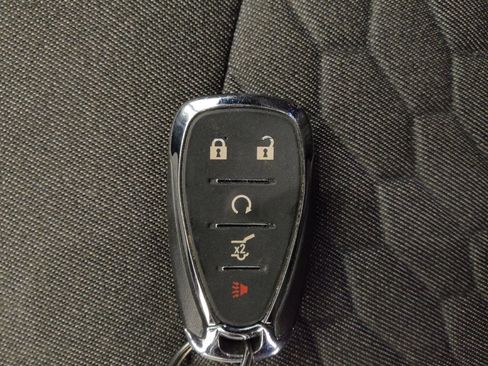 Used 2020 Chevrolet Equinox LT w/ Driver Convenience Package image 32