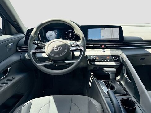 Used 2024 Hyundai Elantra SEL image 22