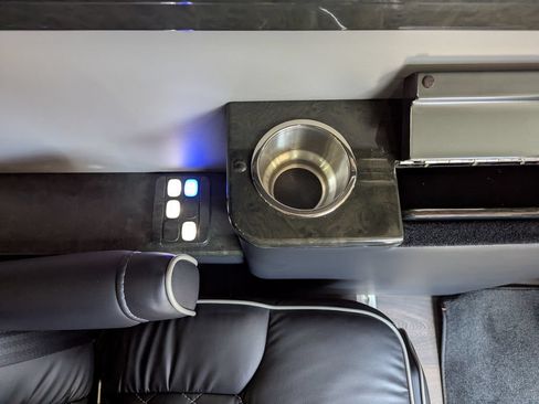 Used 2017 Mercedes-Benz Sprinter 2500 image 43