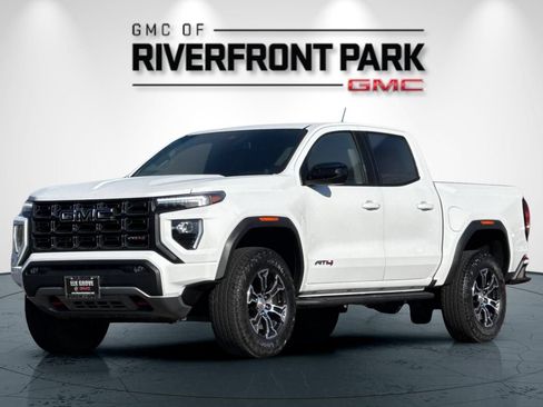 Used 2023 GMC Canyon AT4 w/ AT4 Premium Package AWD/4WD image 7