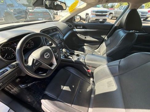 Used 2023 Nissan Maxima SV w/ Floor Mat Group FWD image 11