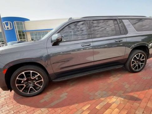 Used 2021 Chevrolet Suburban RST w/ Luxury Package RWD image 6