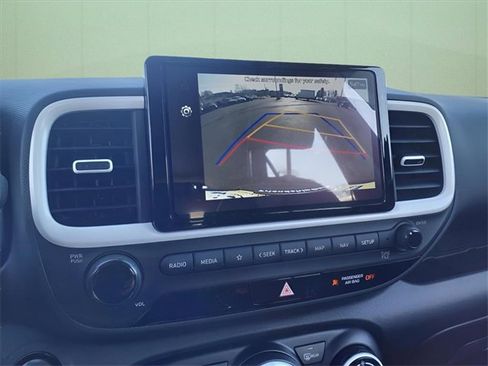New 2025 Hyundai Venue Limited image 15