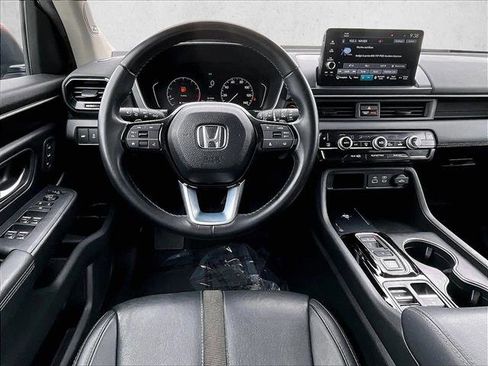 Used 2023 Honda Pilot Touring image 7