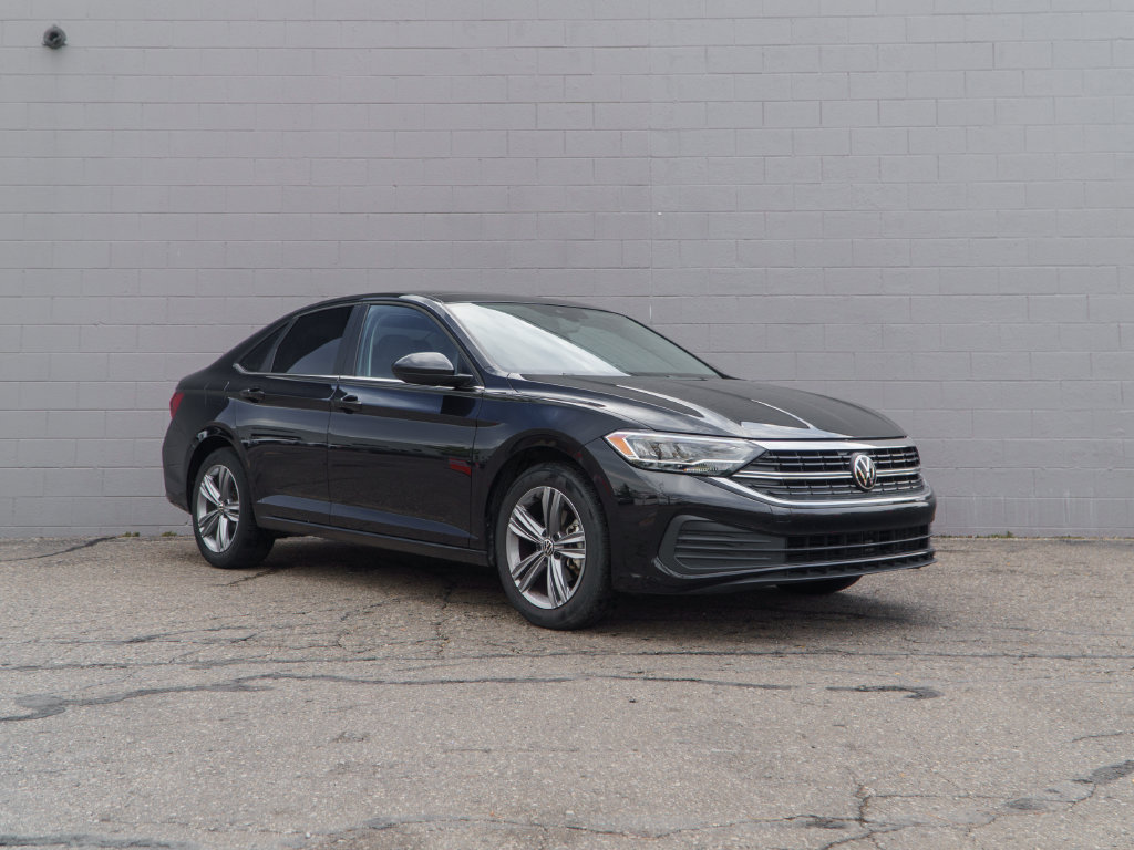 Used 2024 Volkswagen Jetta SE w/ Panoramic Sunroof Package FWD image 9