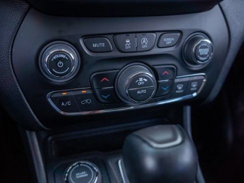 Used 2023 Jeep Cherokee Altitude Lux AWD/4WD image 23