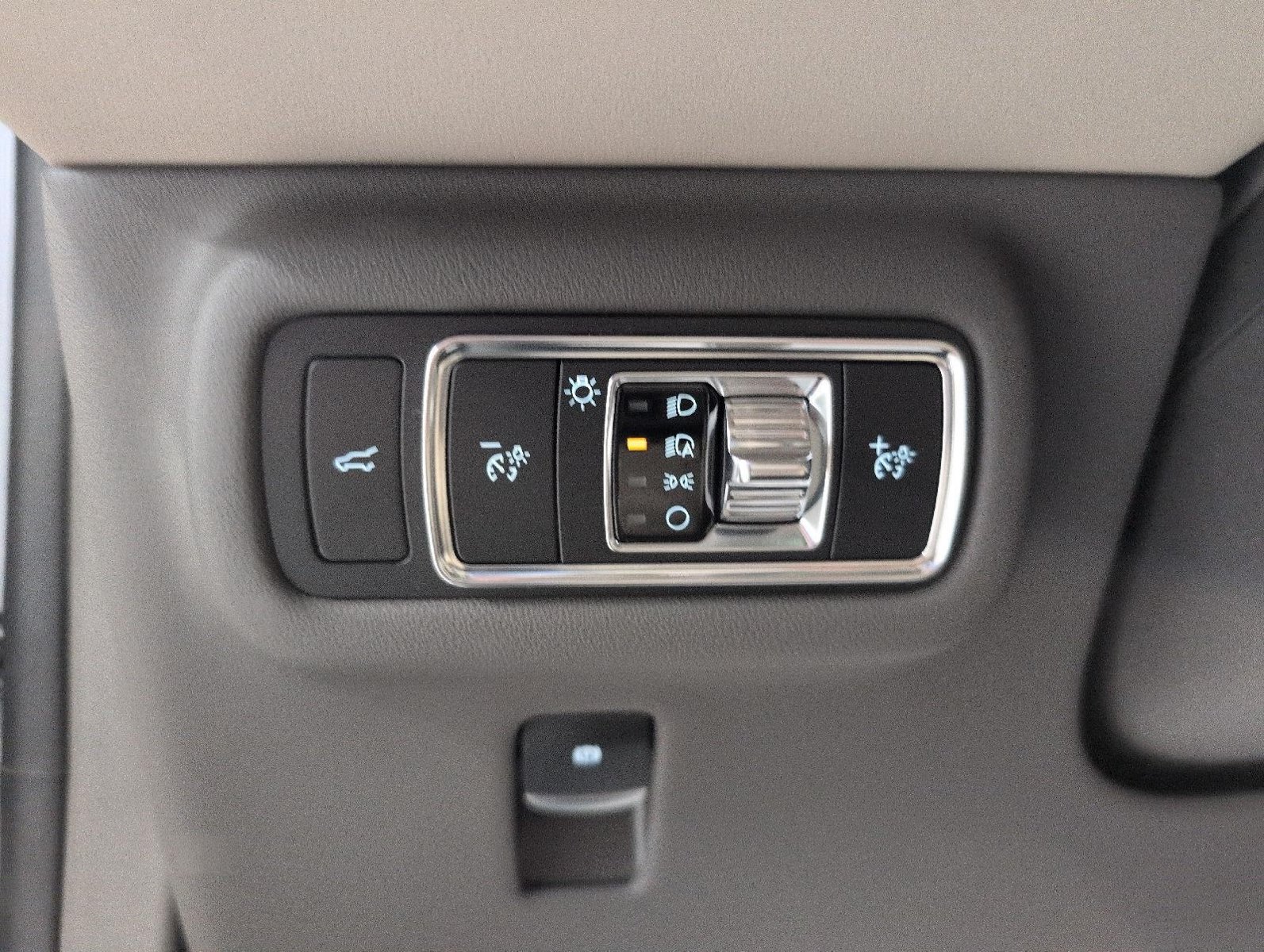 Used 2025 Lincoln Nautilus Premier w/ Equipment Group 102A AWD/4WD image 10