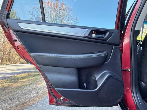 Used 2017 Subaru Outback 2.5i Premium AWD/4WD image 20