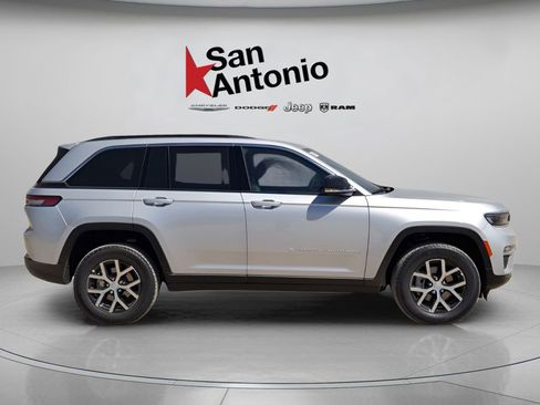 New 2025 Jeep Grand Cherokee Limited RWD image 9