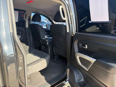 Used 2017 Nissan Titan SV AWD/4WD image 29