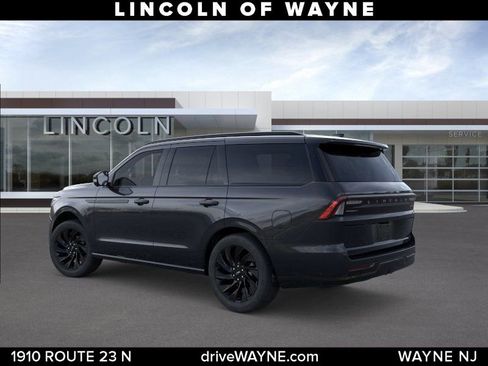 New 2025 Lincoln Navigator Reserve w/ Jet Appearance Package AWD/4WD image 4
