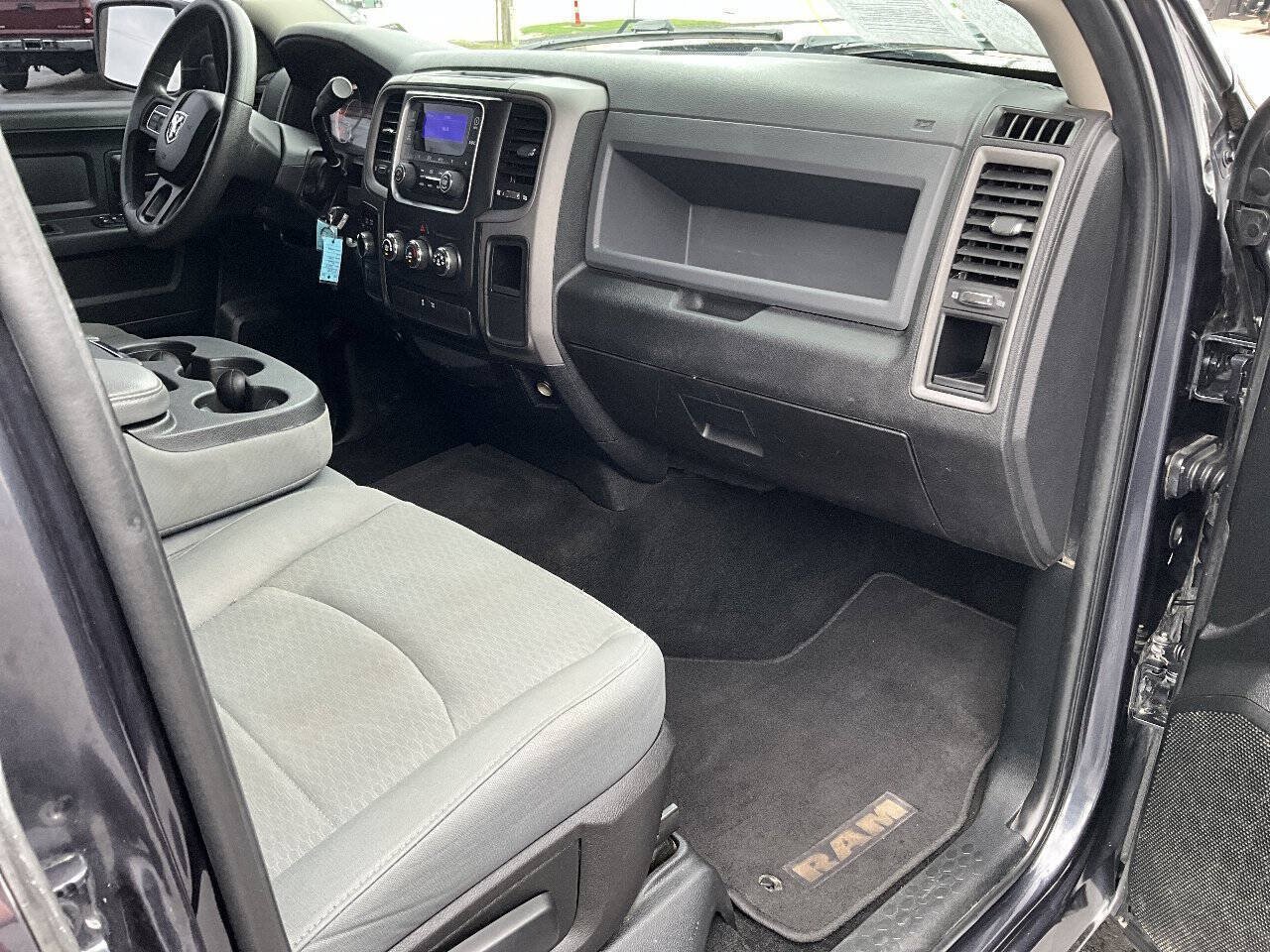 Used 2017 RAM 1500 ST w/ SXT Appearance Group AWD/4WD image 26