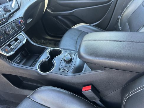 Used 2023 GMC Terrain SLT image 36