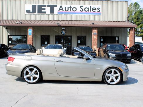 Used 2009 BMW 335i Convertible image 14